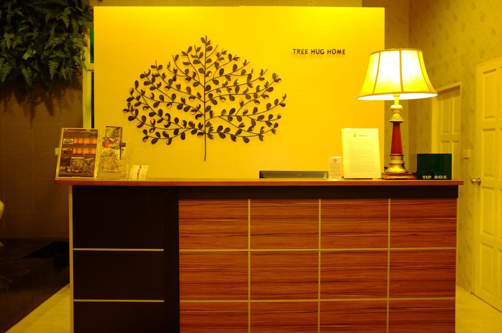 Tree Hug Home Patong Cameră foto